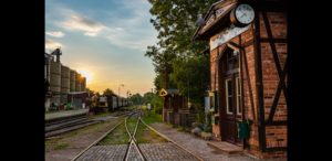 Bahnhof in Abendsonne, August 2020, Foto: Oliver Schaer