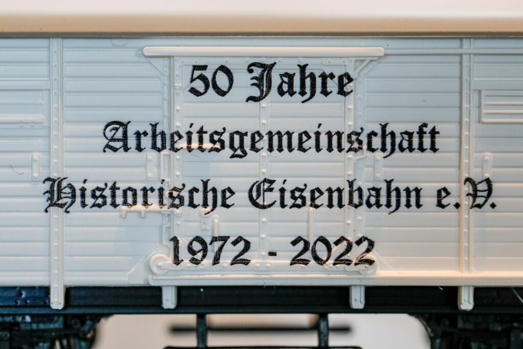 Der Schriftzug zum Vereinsjubiläum im Detail