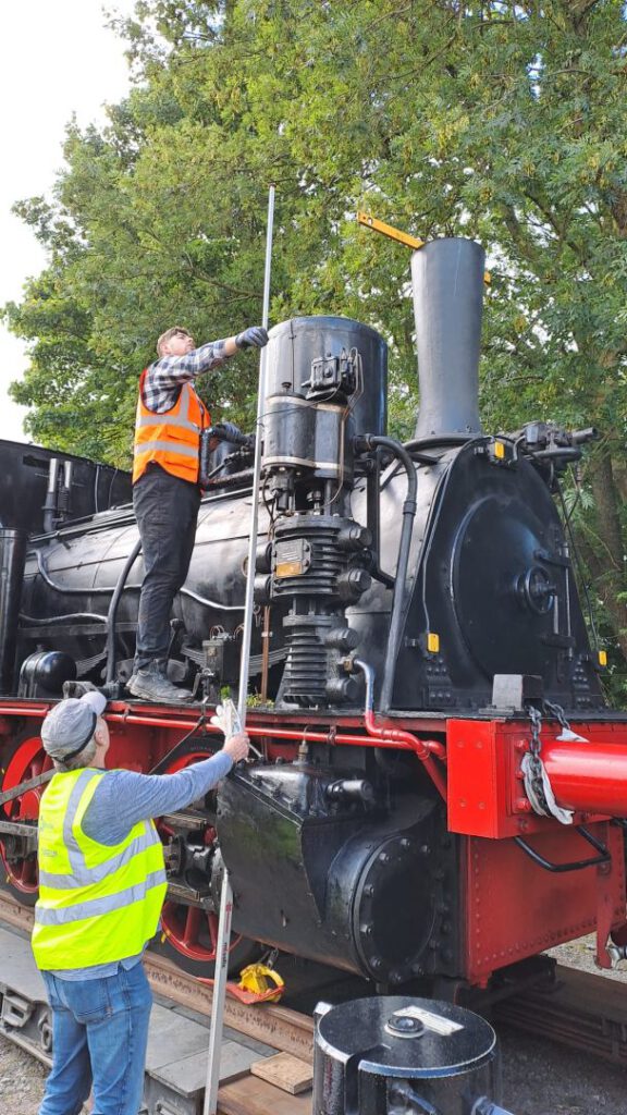Die T3 "Schunter" ist verladen und nach Prüfung der tatsächlichen Höhe bereit für die Abfahrt.